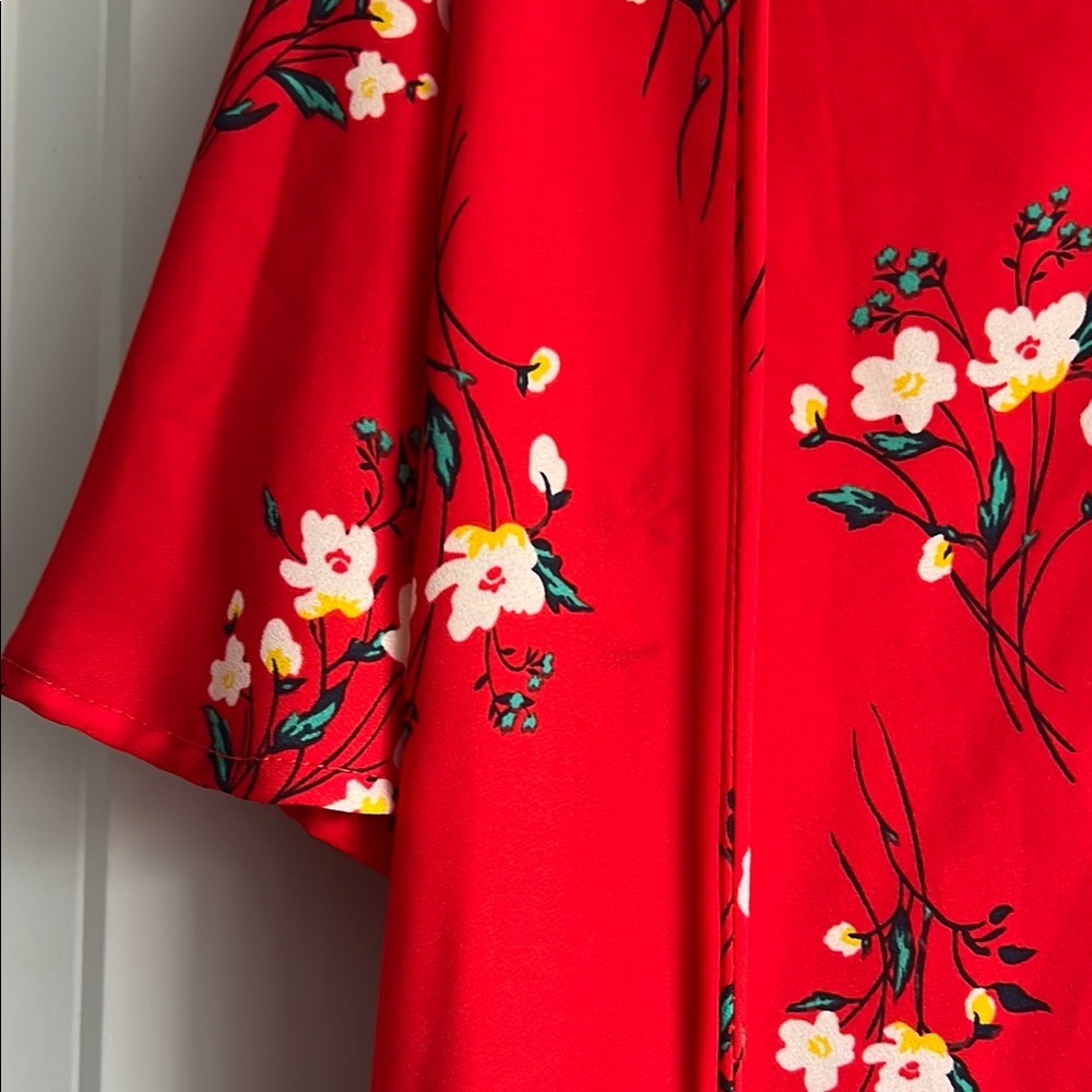 Sienna Sky Floral Sleeveless Blouse - Picture 2 of 4